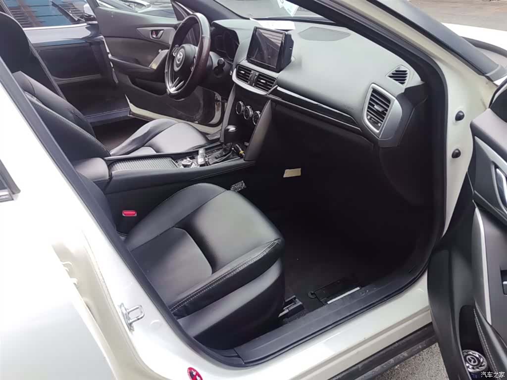 Mazda CX-4, 2019 11