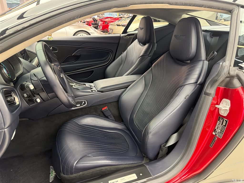 Aston Martin DB11, 2019 все фото