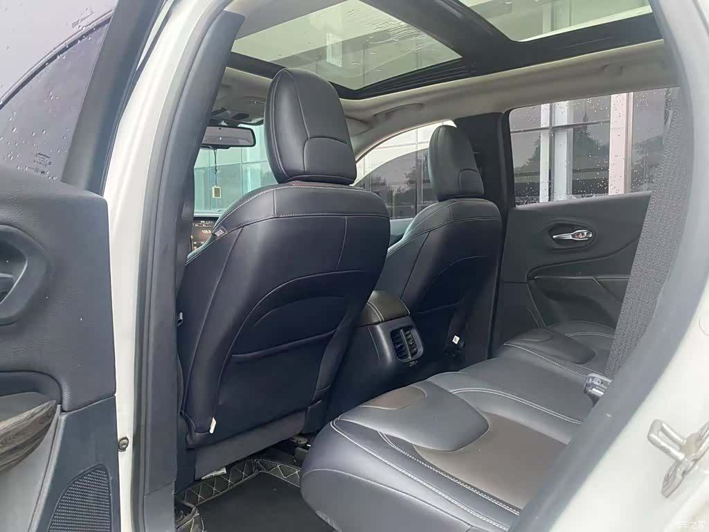 Jeep Cherokee, 2021 10