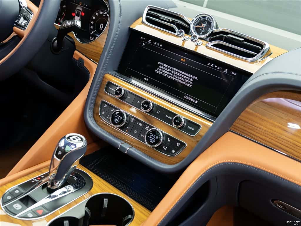 Bentley Bentayga, 2025 18