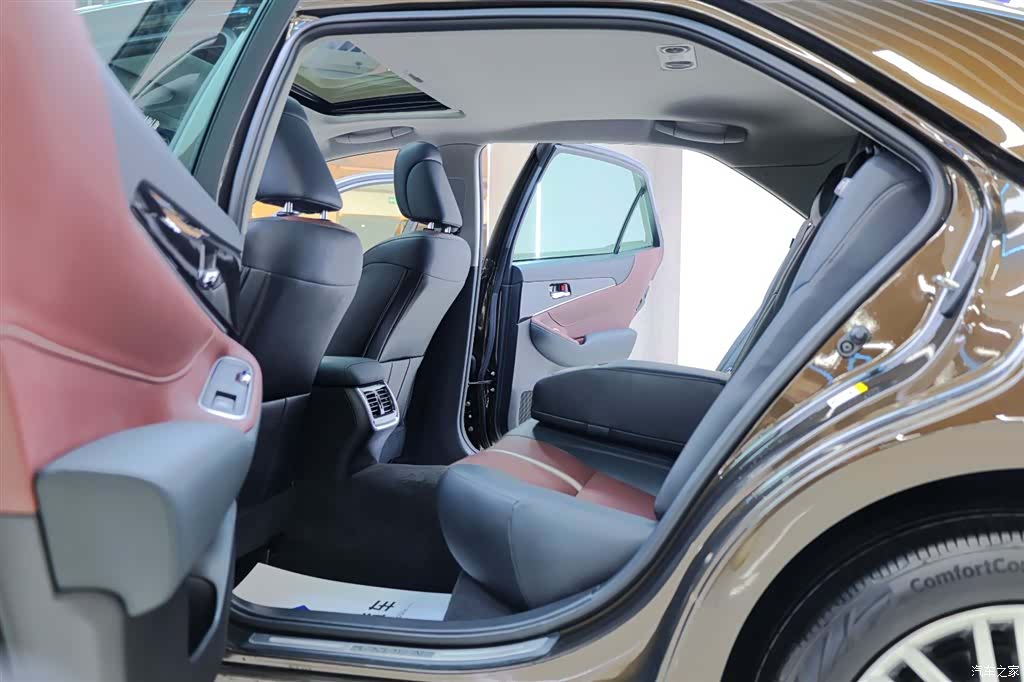 Toyota Crown, 2017 27