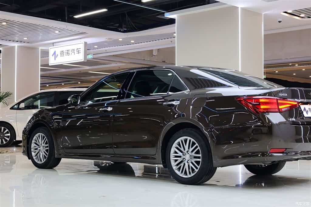 Toyota Crown, 2017 11