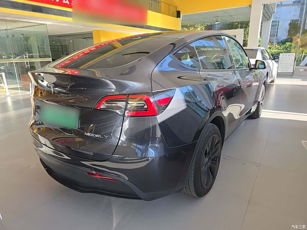 Tesla Model Y, 2024 7