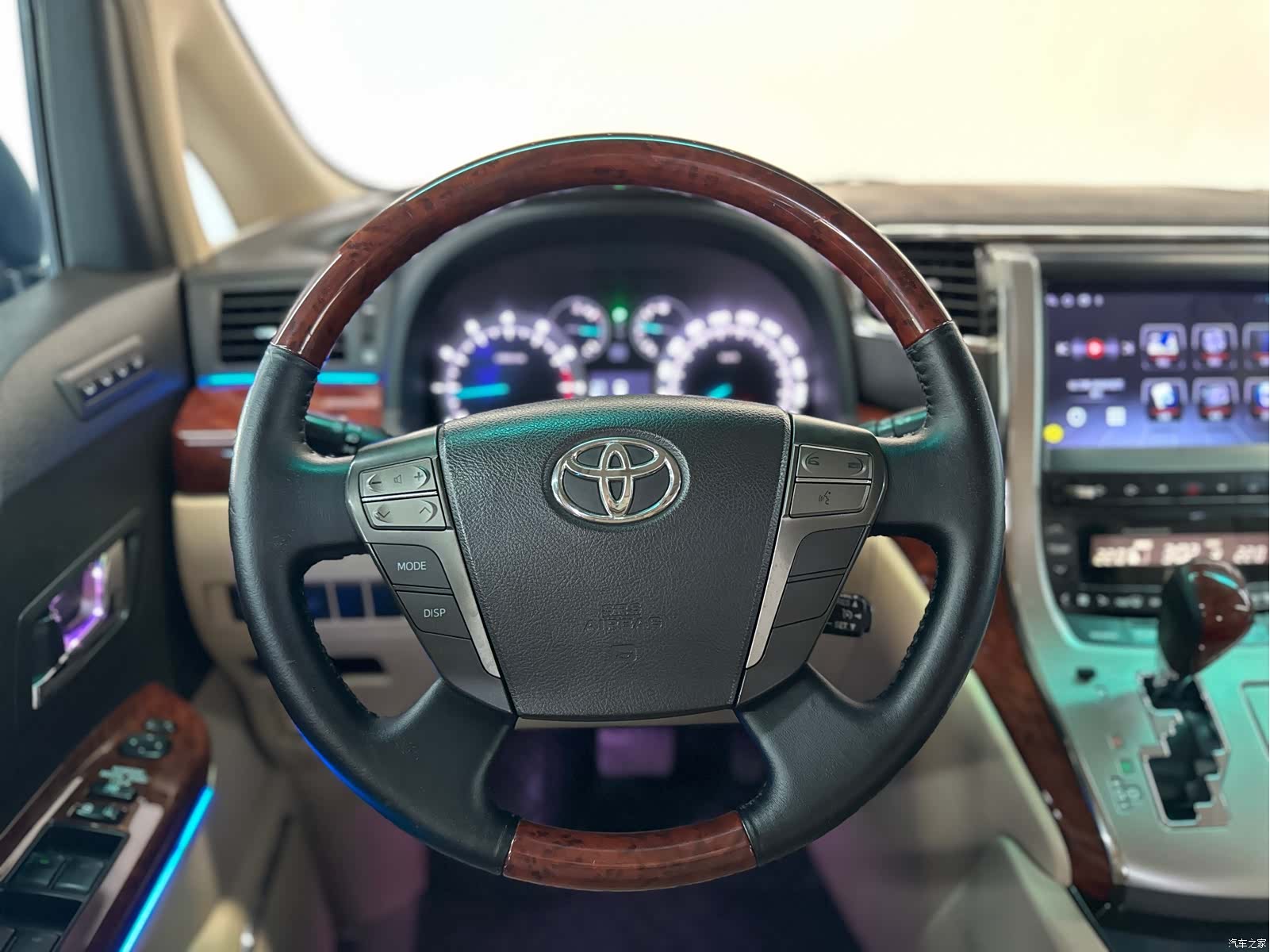 Toyota Alphard, 2012 14