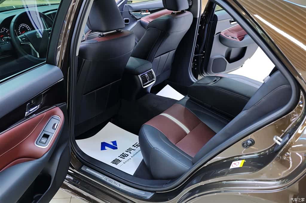 Toyota Crown, 2017 29