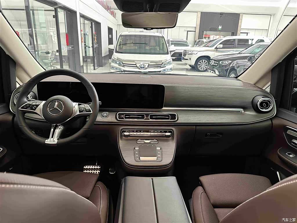 Mercedes-Benz V-Class, 2025 19