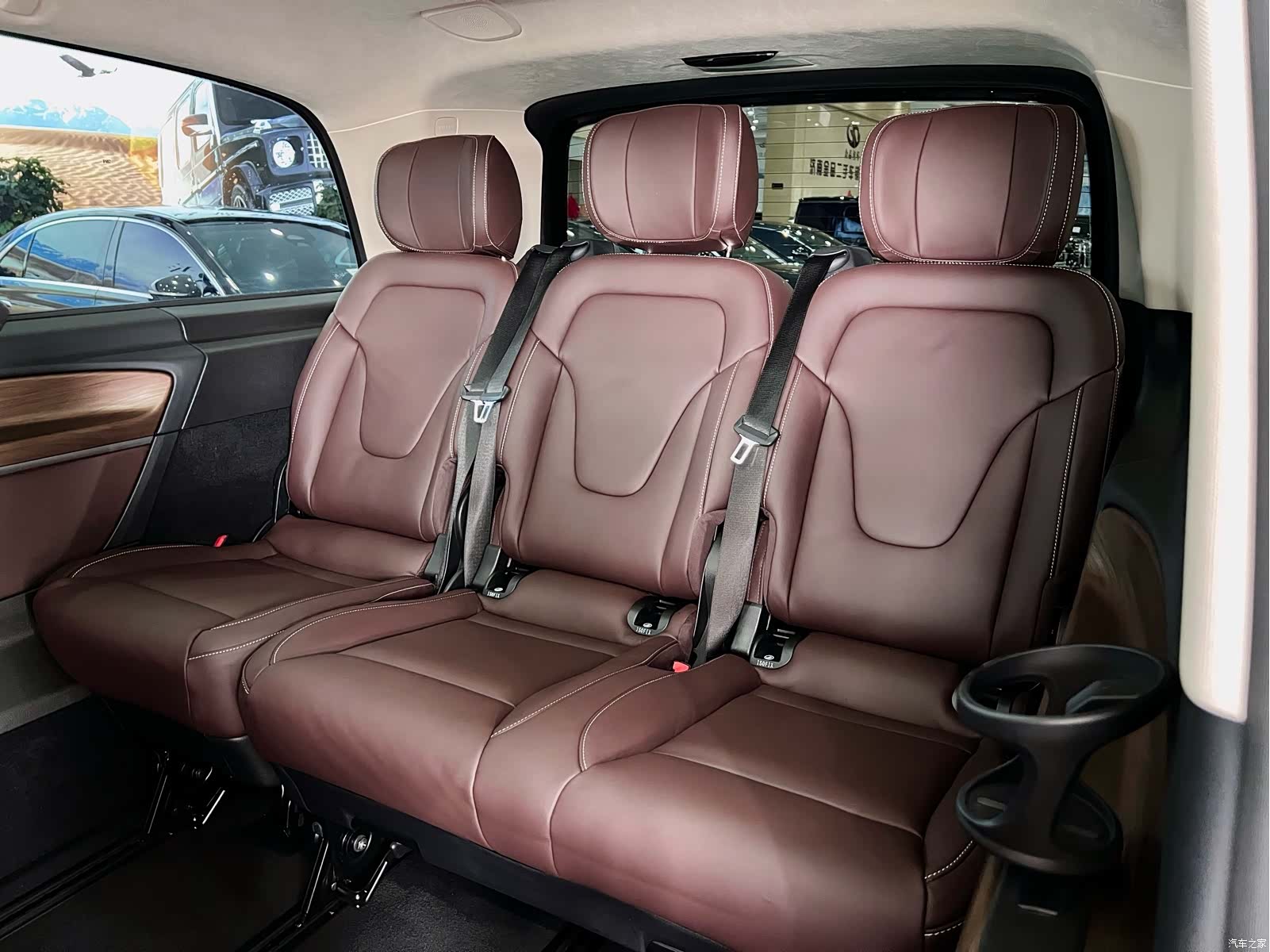 Mercedes-Benz V-Class, 2024 11