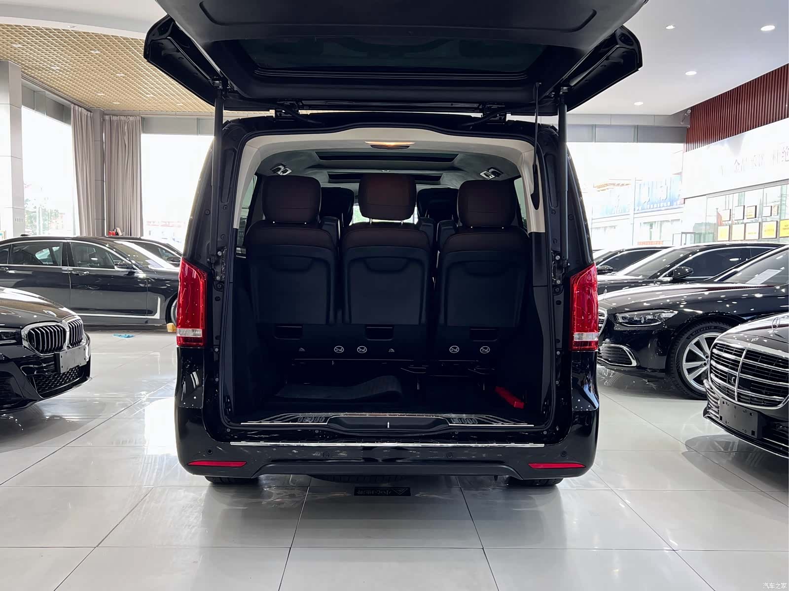 Mercedes-Benz V-Class, 2024 24