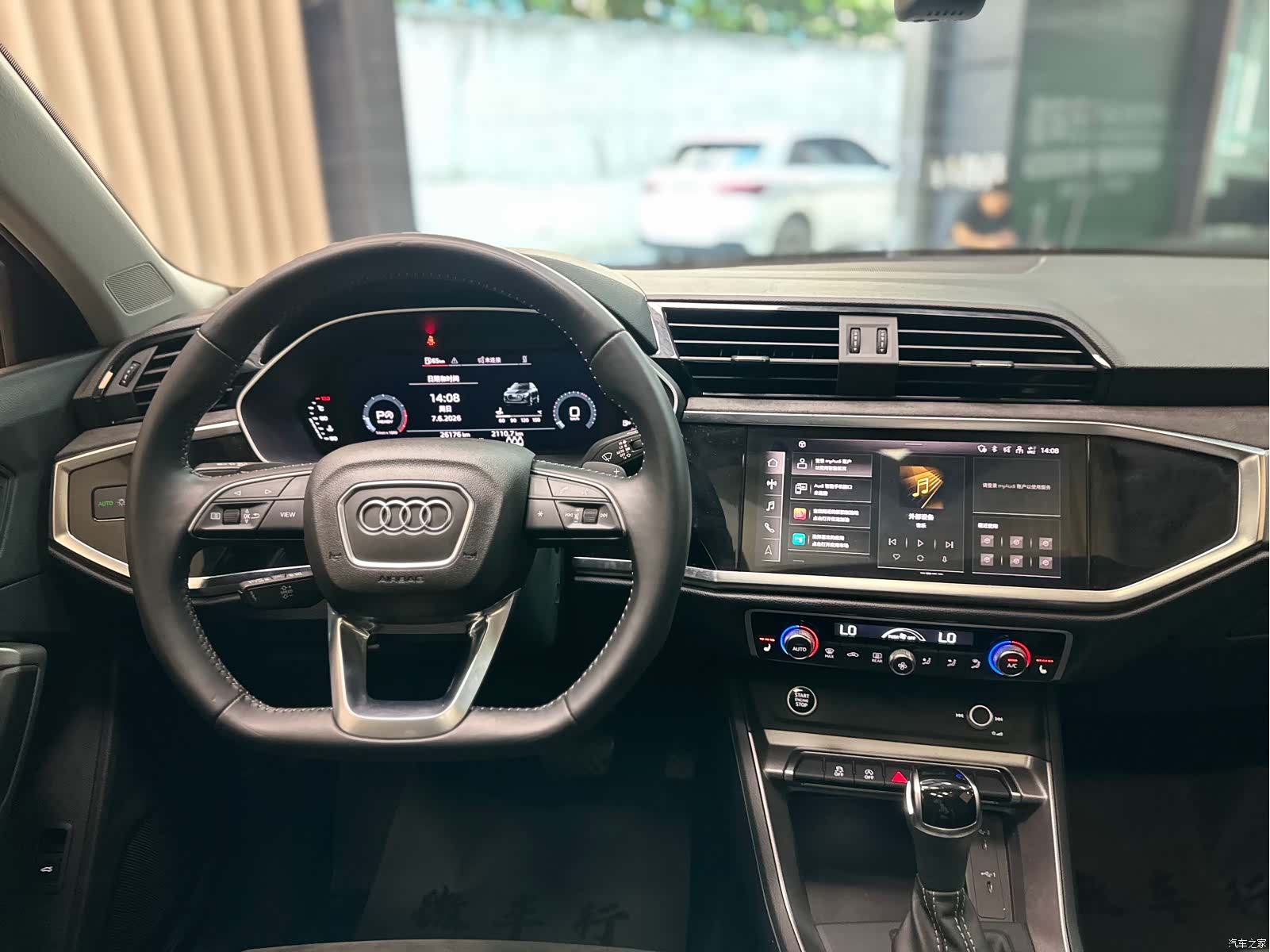 Audi Q3, 2022 10