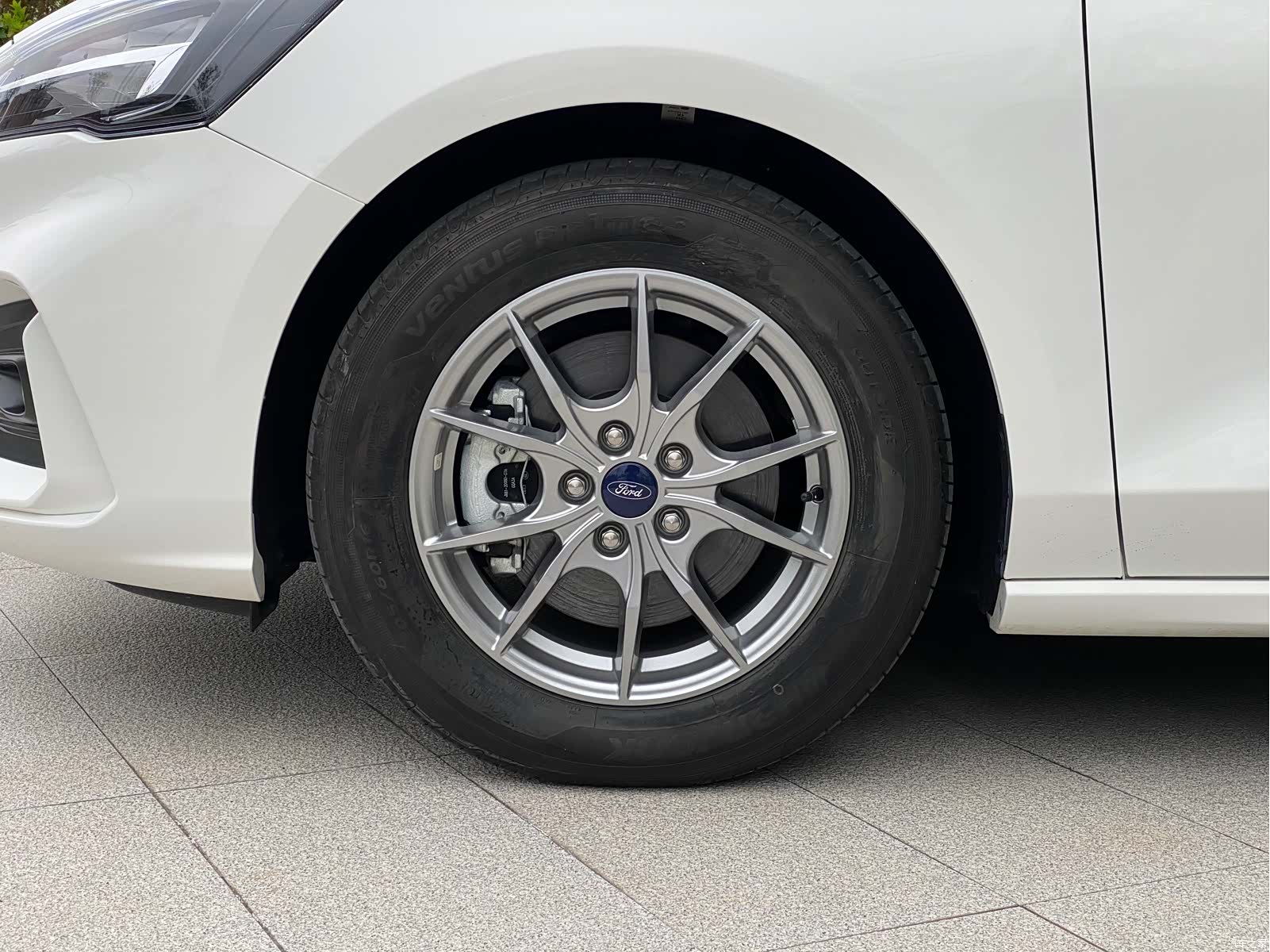 Ford Focus, 2022 12