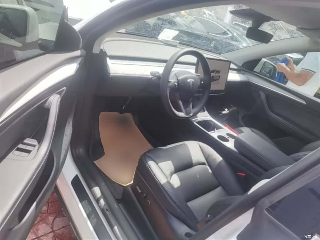 Tesla Model Y, 2024 15