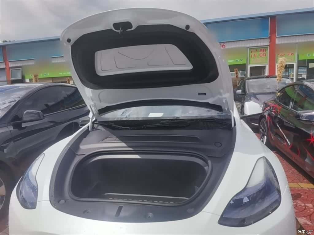 Tesla Model Y, 2024 19