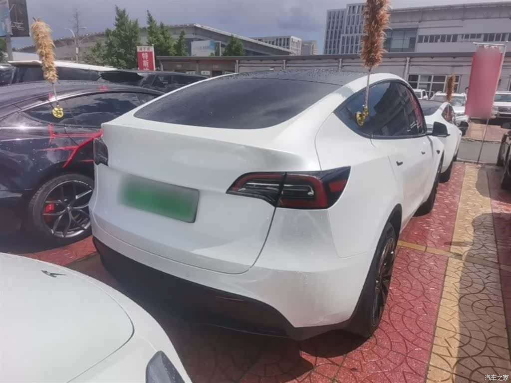 Tesla Model Y, 2024 6