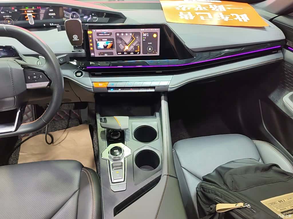 Changan UNI-V, 2022 13