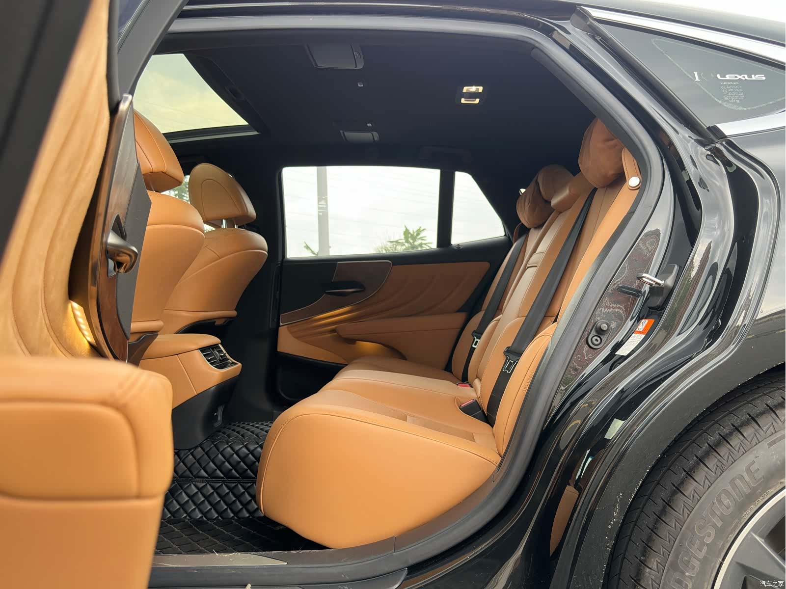 Lexus LS, 2021 9