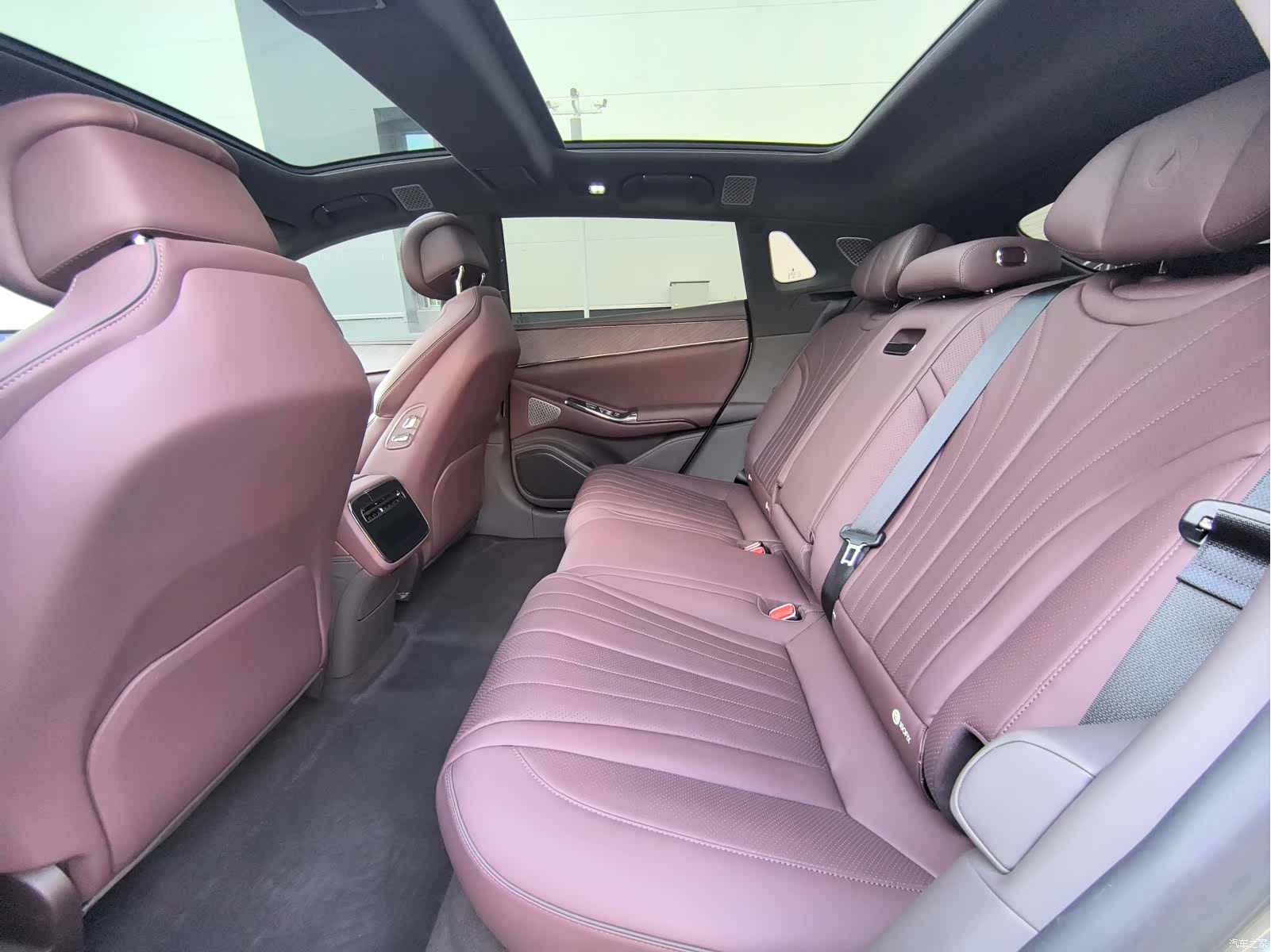 Denza Z9GT, 2025 10