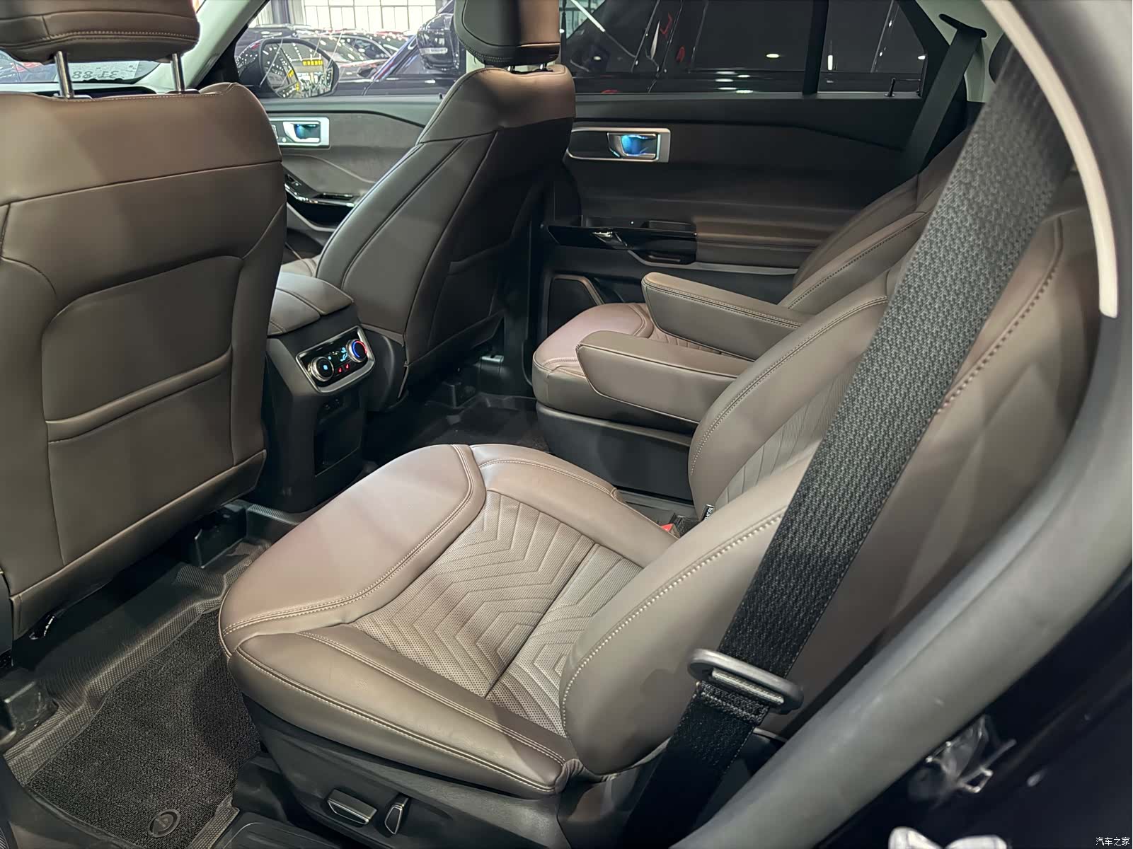 Ford Explorer, 2025 14