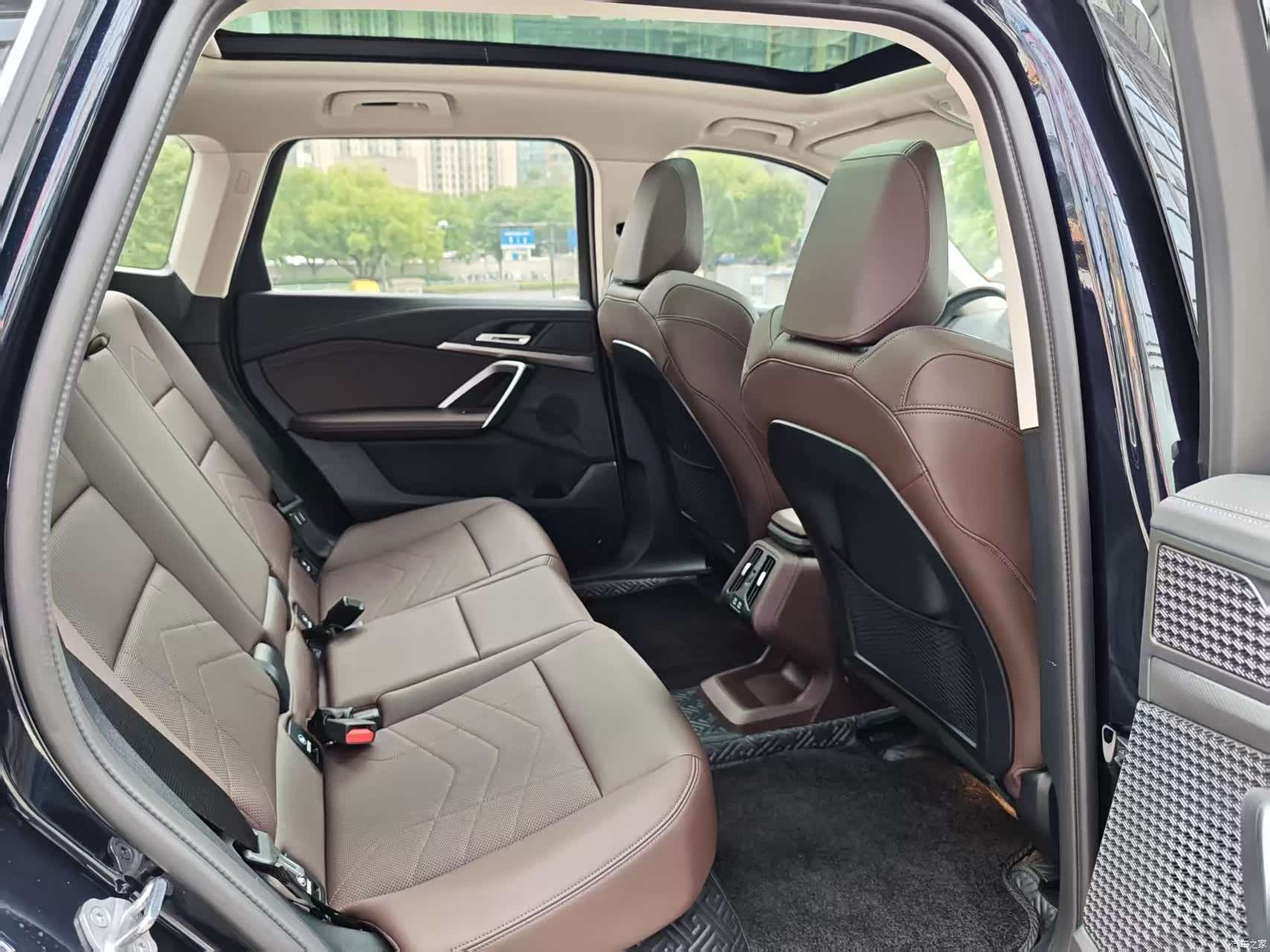 BMW iX1, 2025 9