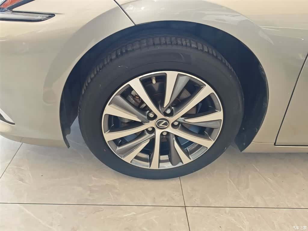 Lexus ES, 2020 23