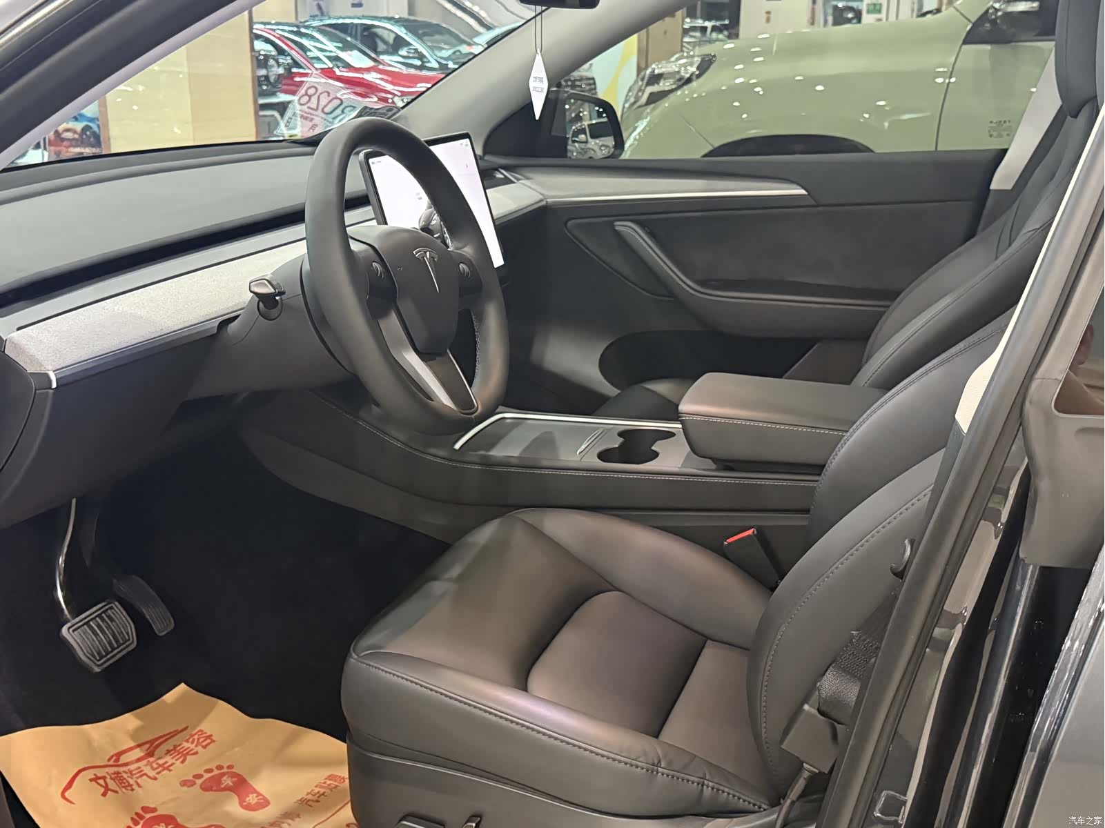 Tesla Model Y, 2024 4