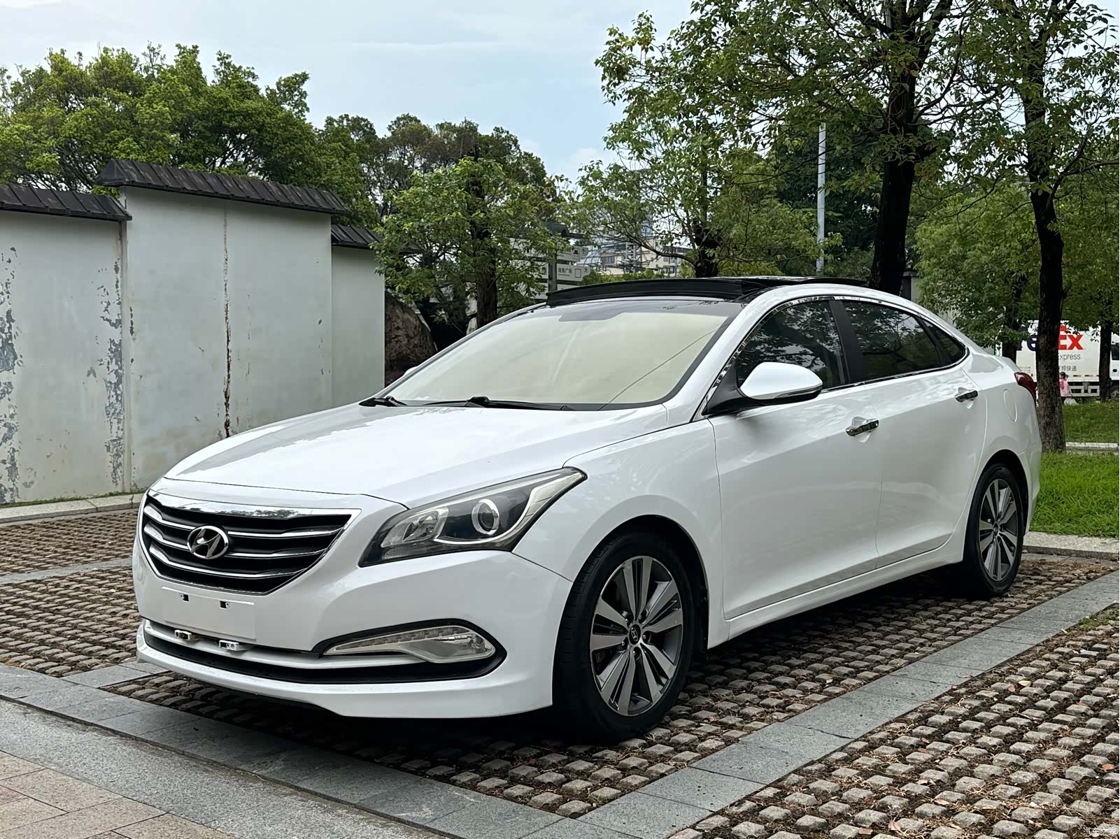 Hyundai GLS, 2016 1