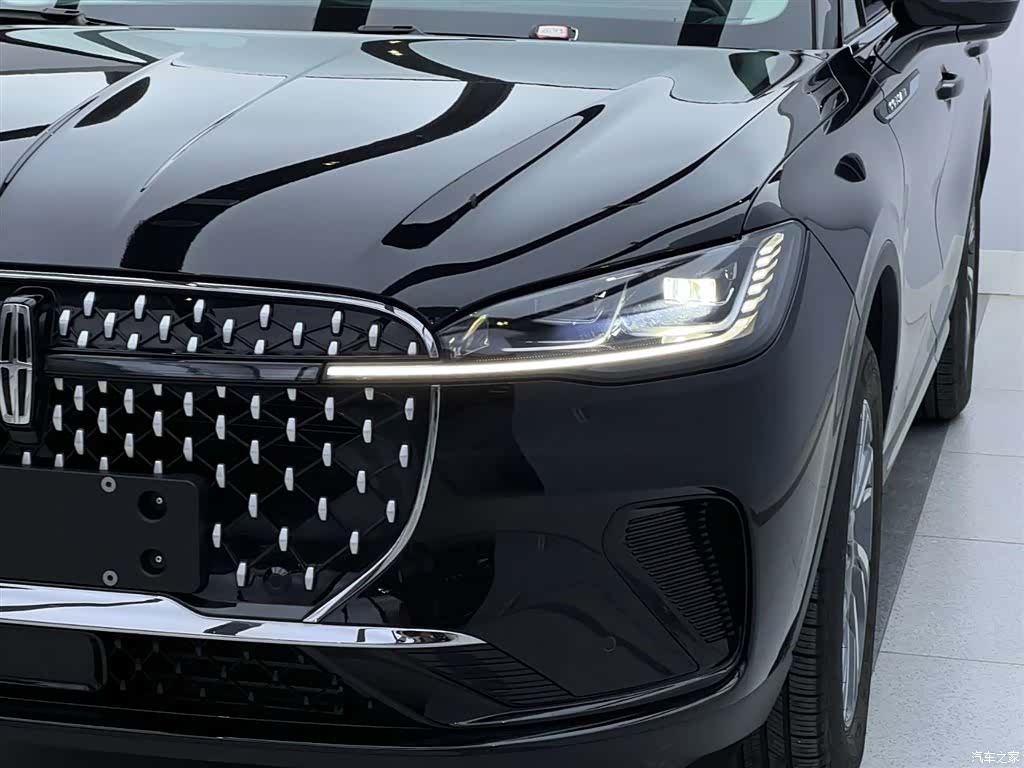 Lincoln Corsair, 2025 все фото
