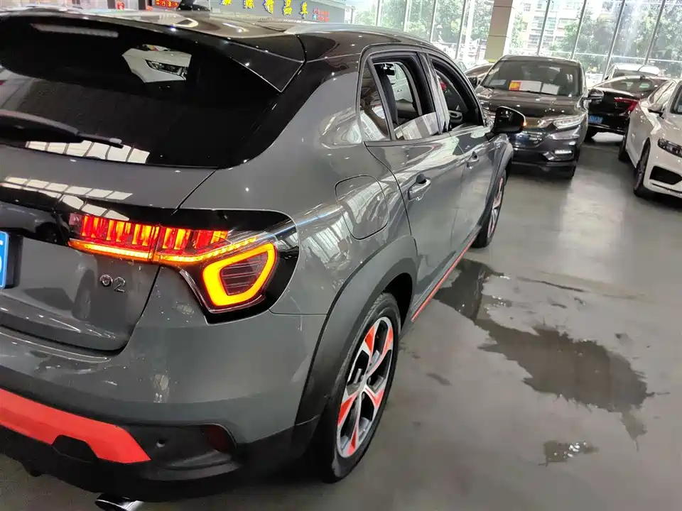 Lynk & Co 02