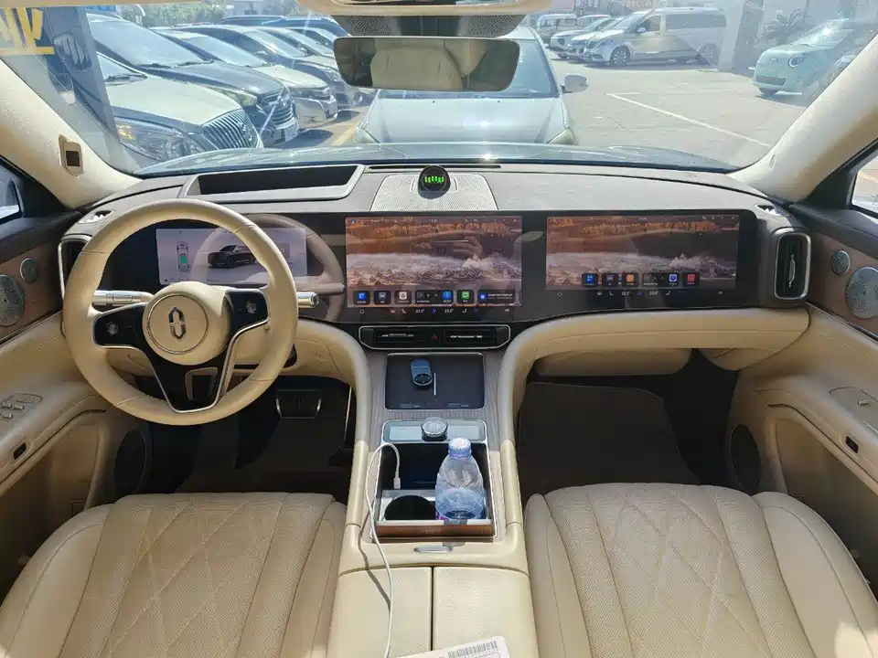 AITO Ask the world M9