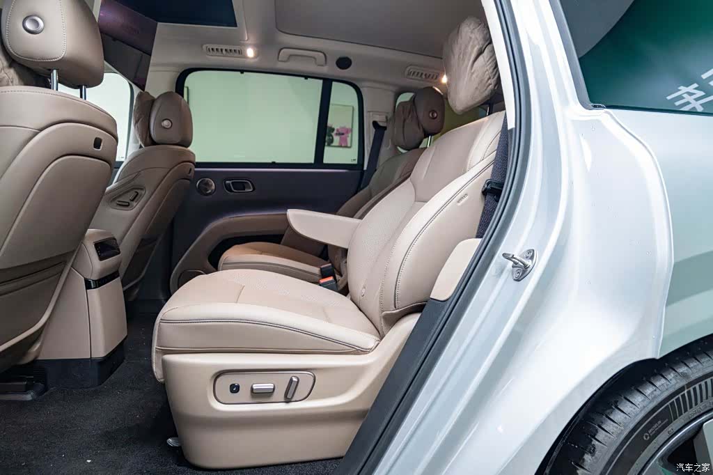 Li Auto i8, 2026 9