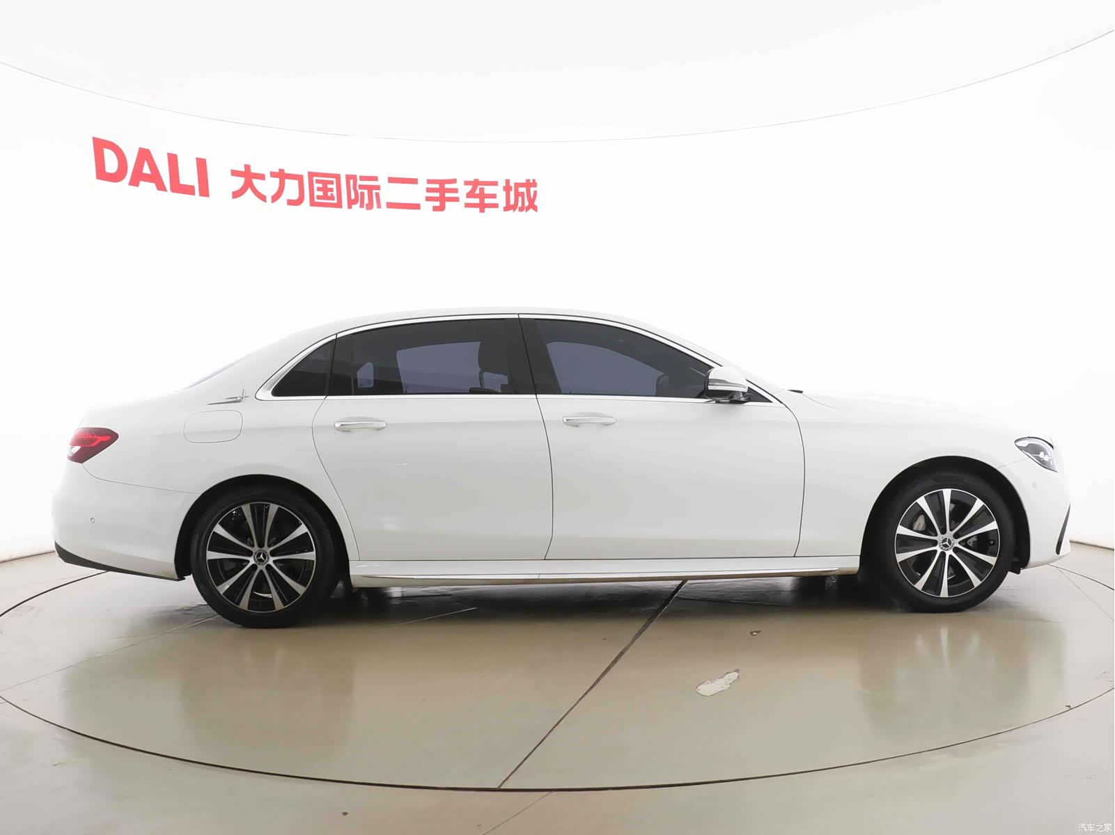 Mercedes-Benz E-Class, 2023 13