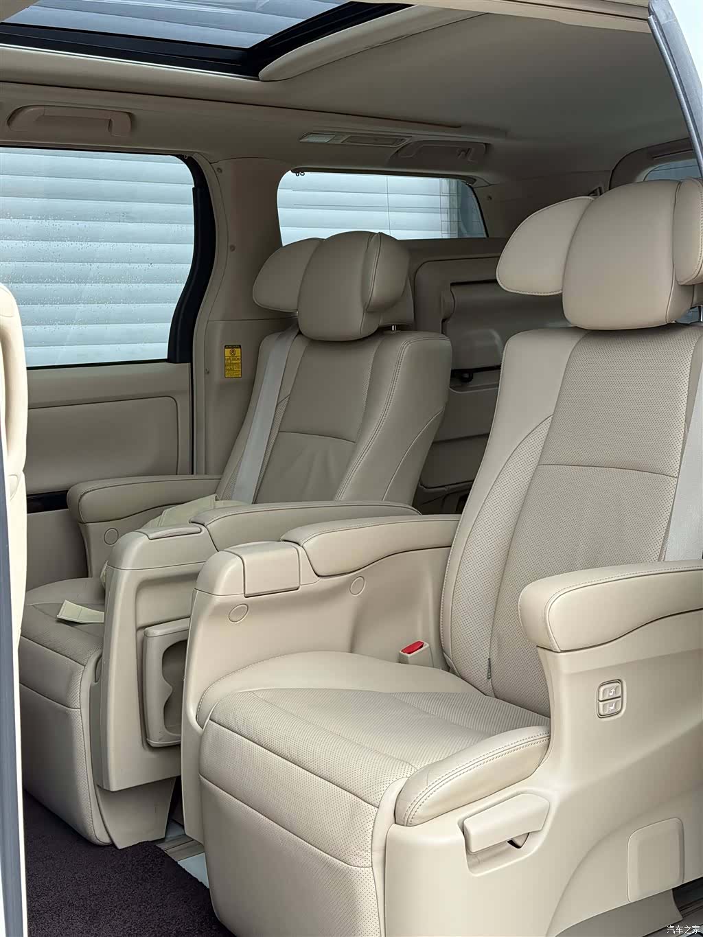 Toyota Alphard, 2011 все фото