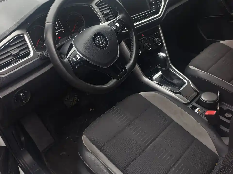 Volkswagen T-ROC exploring Songs