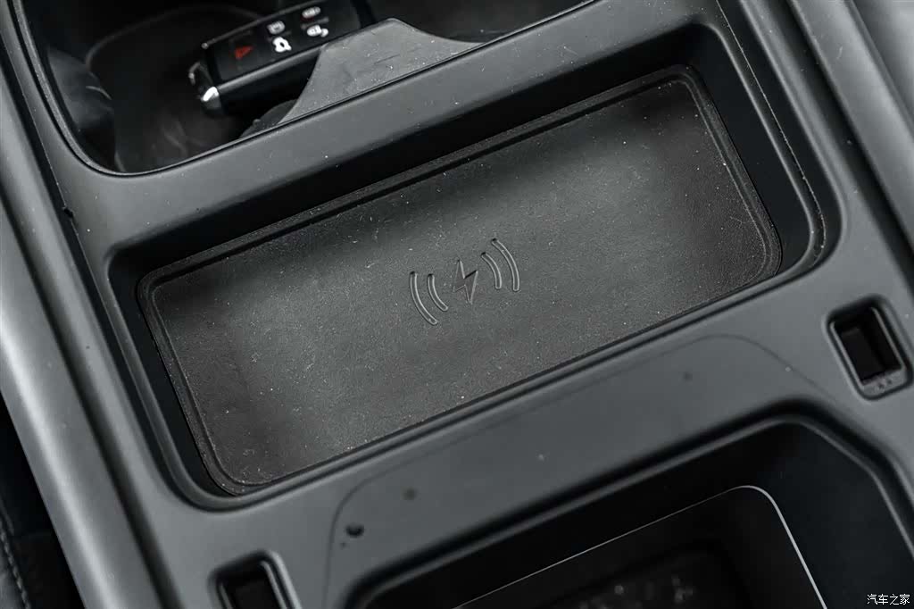 Land Rover Defender, 2024 32