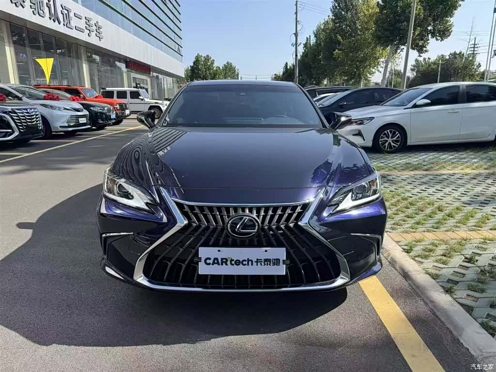Lexus ES, 2020 3