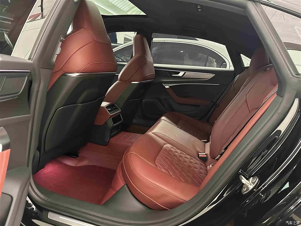 Audi A7L, 2025 12