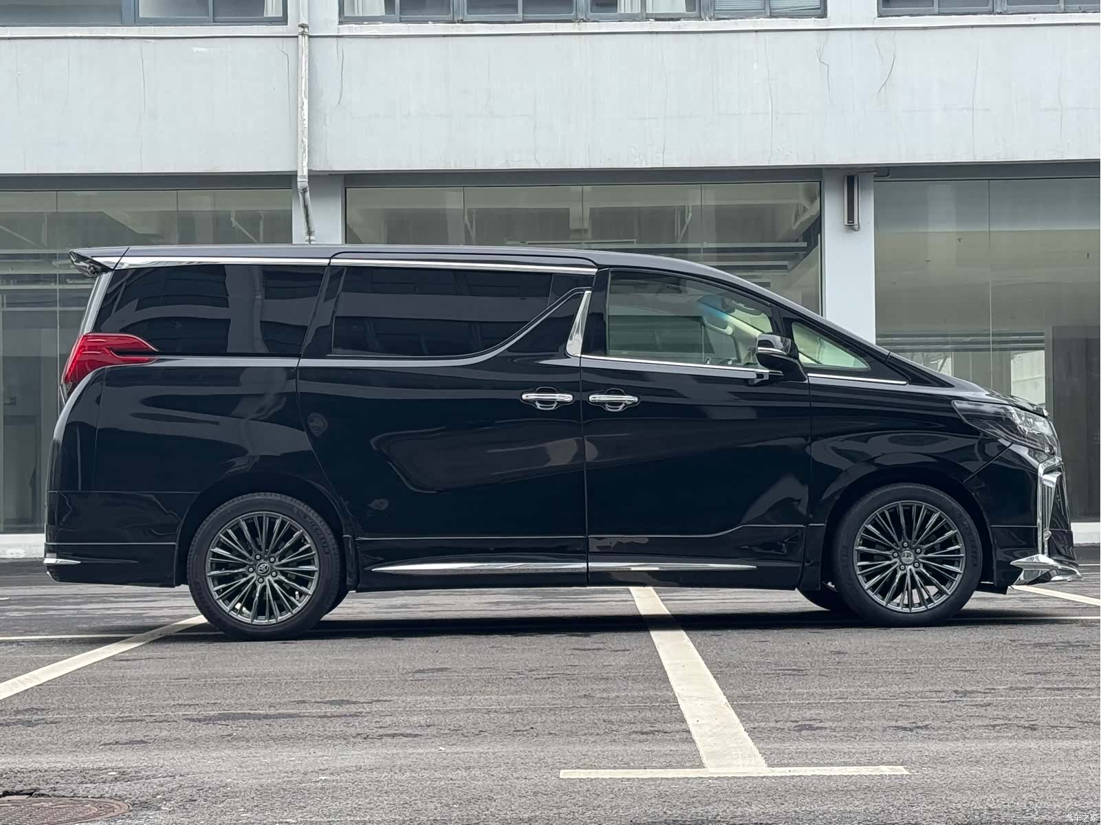 Toyota Alphard, 2015 7