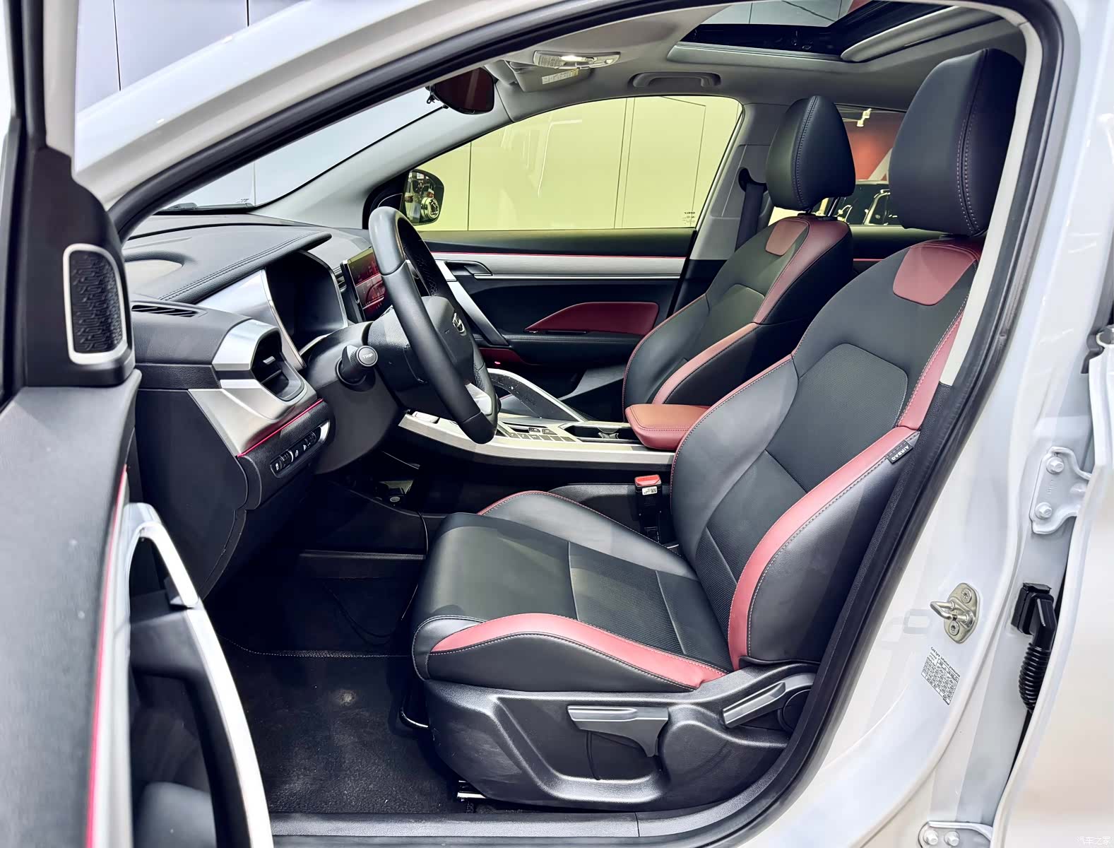 Geely Coolray, 2021 9