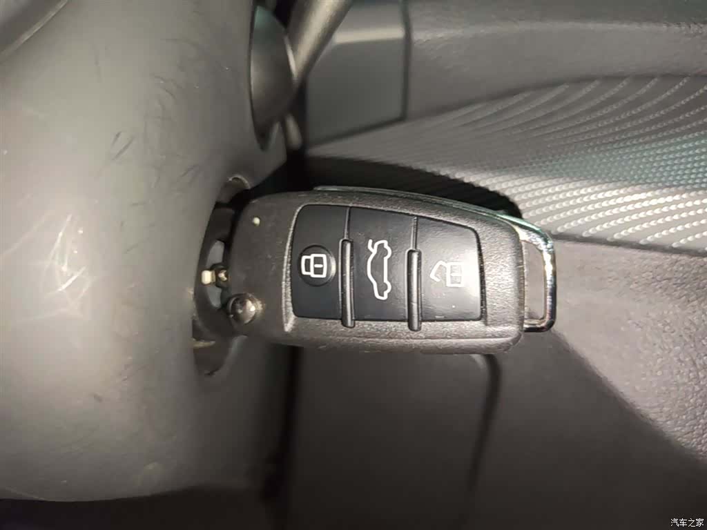 Audi Q2L, 2022 9