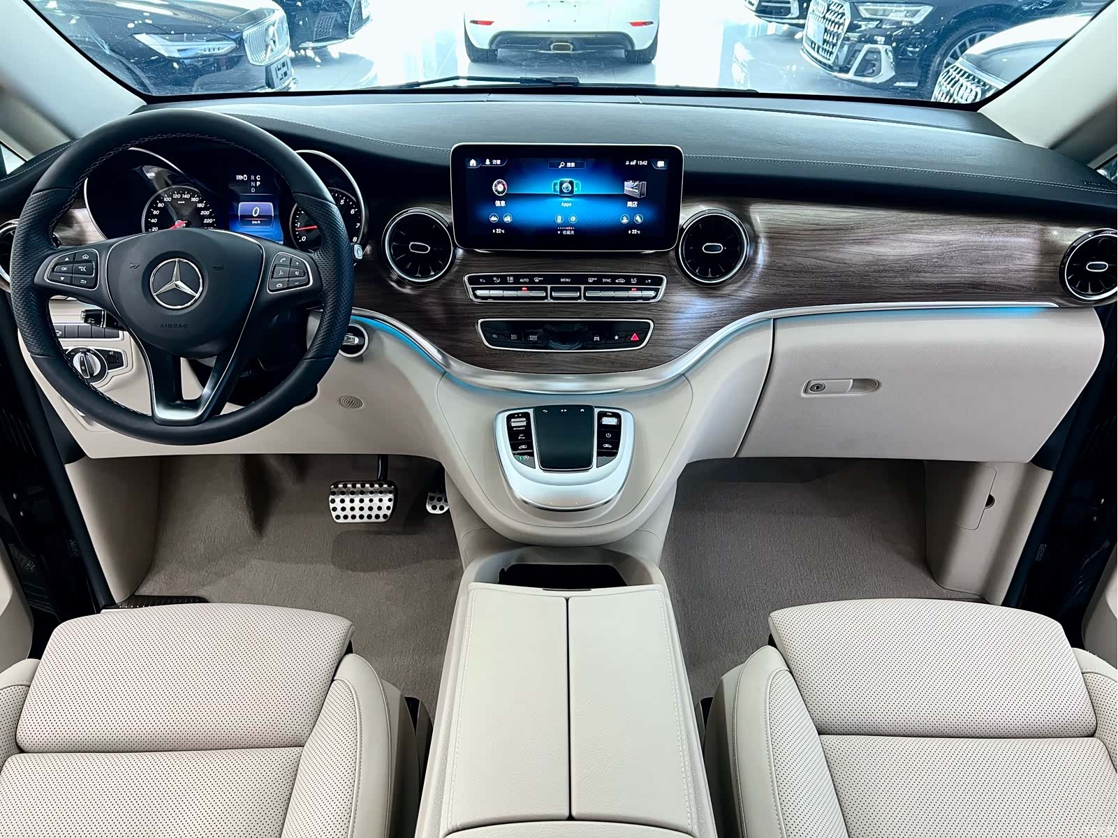 Mercedes-Benz V-Class, 2023 9
