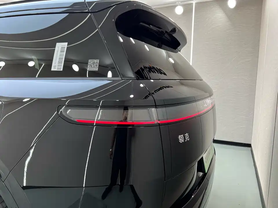 Lynk & Co 900
