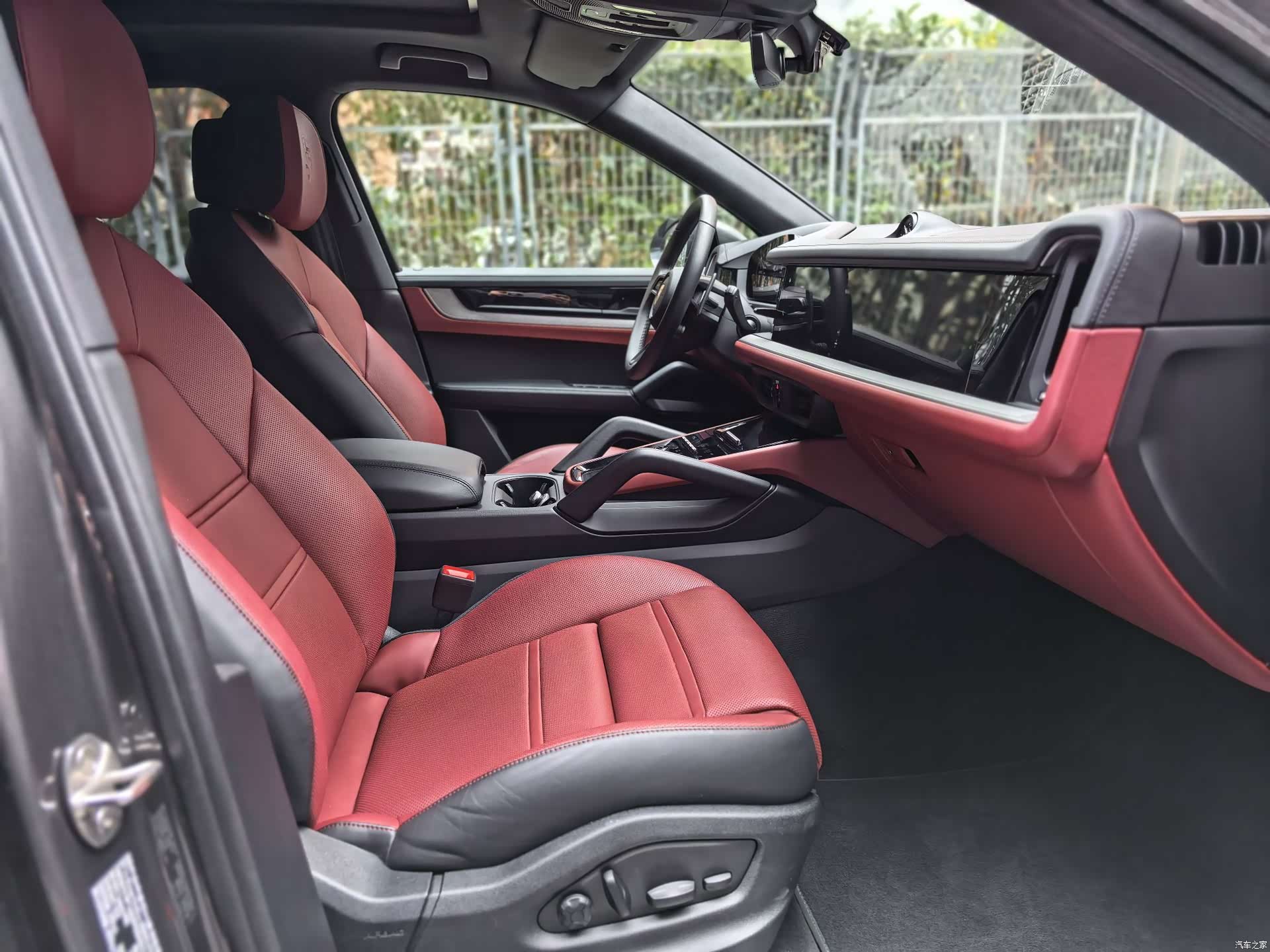 Porsche Cayenne, 2025 10