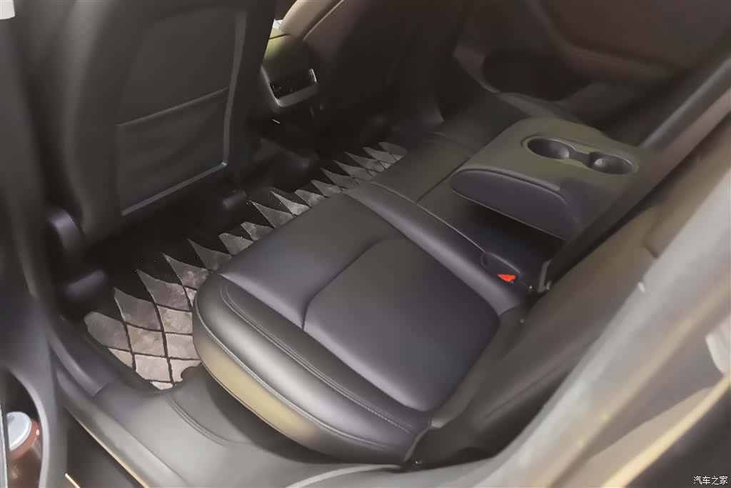 Tesla Model Y, 2024 11