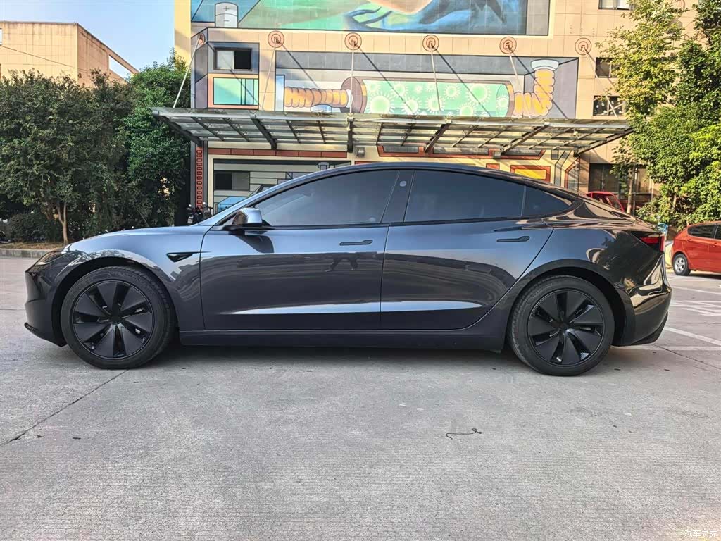 Tesla Model 3, 2025 22