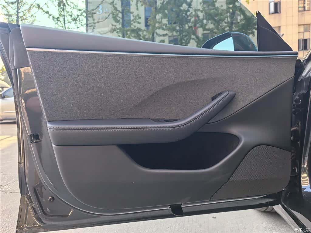 Tesla Model 3, 2025 9