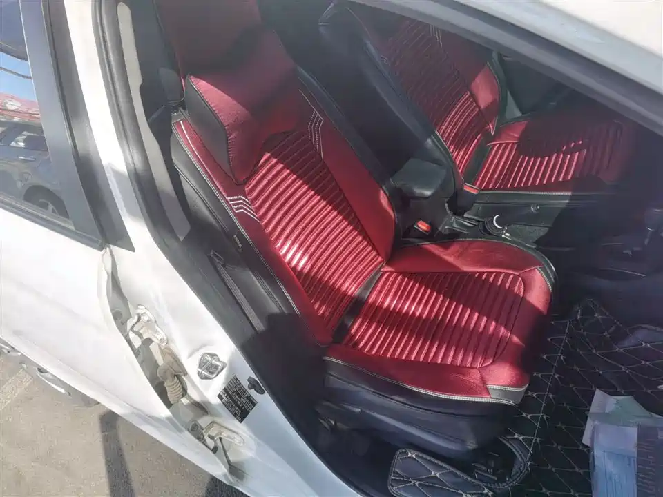 Toyota YARiS L to enjoy