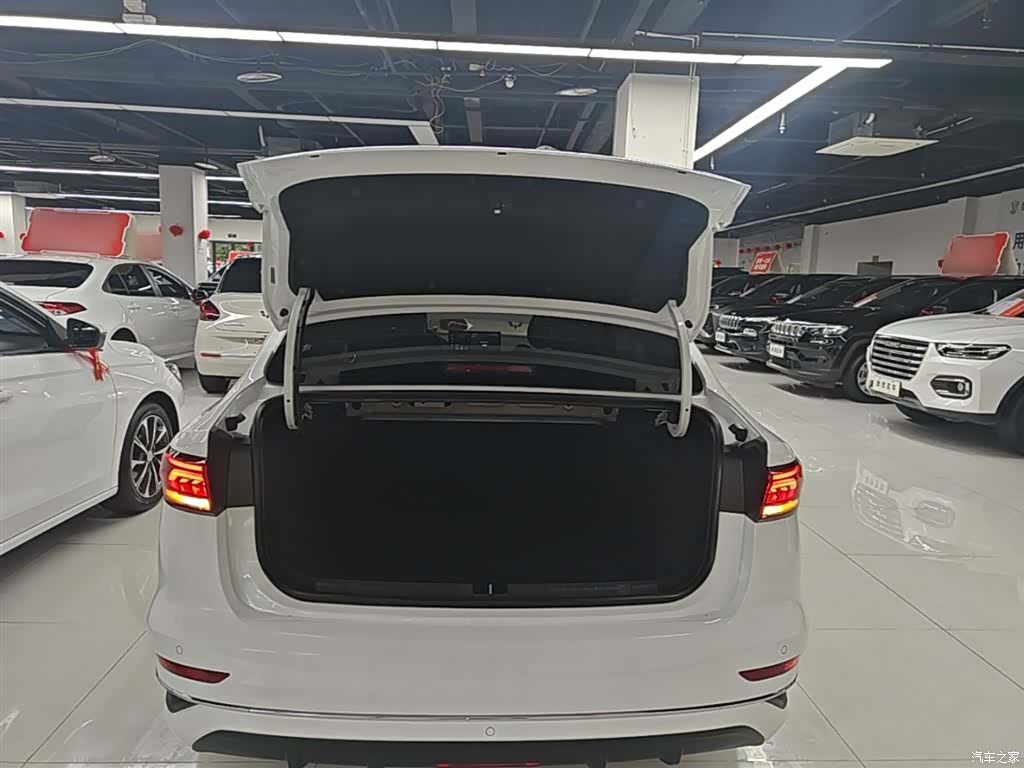 Geely Emgrand, 2025 19