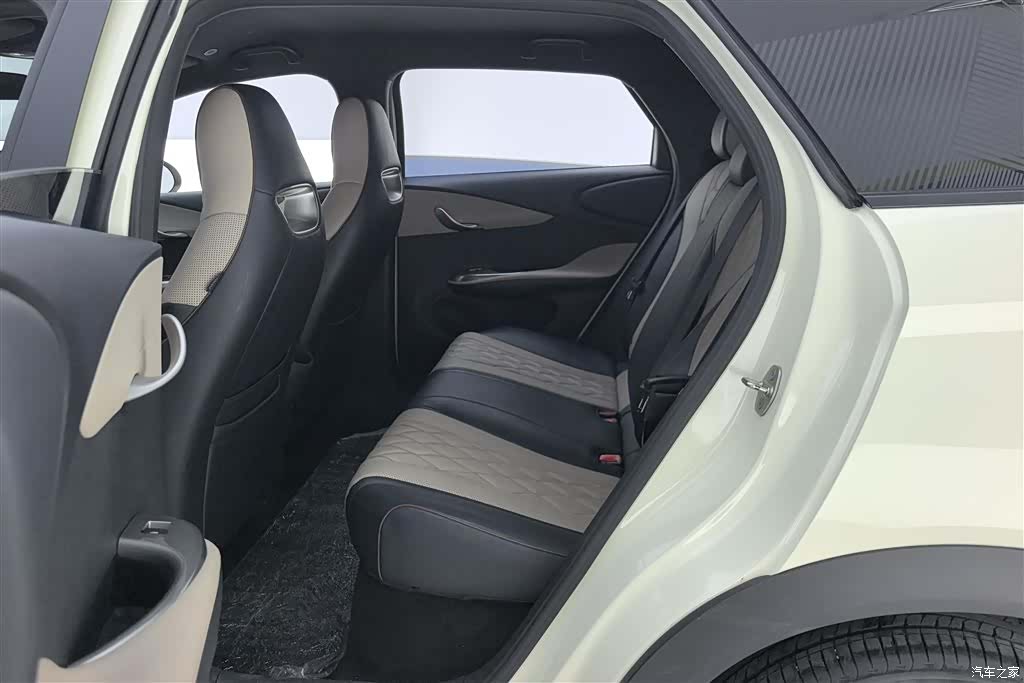 BYD Dolphin, 2023 11