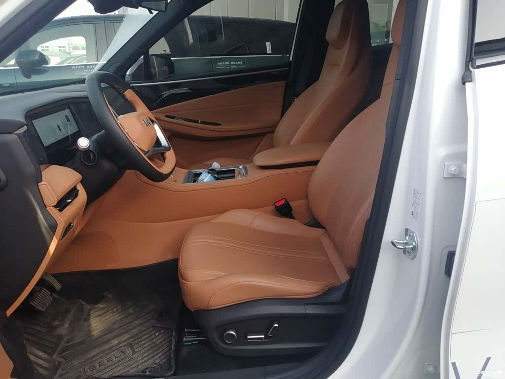Geely Galaxy L7, 2025 11