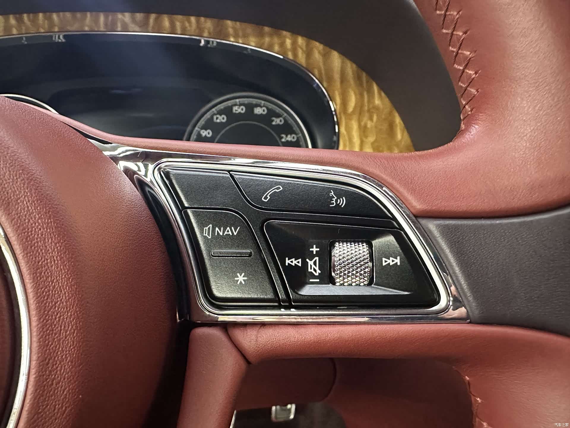 Bentley Bentayga, 2017 21