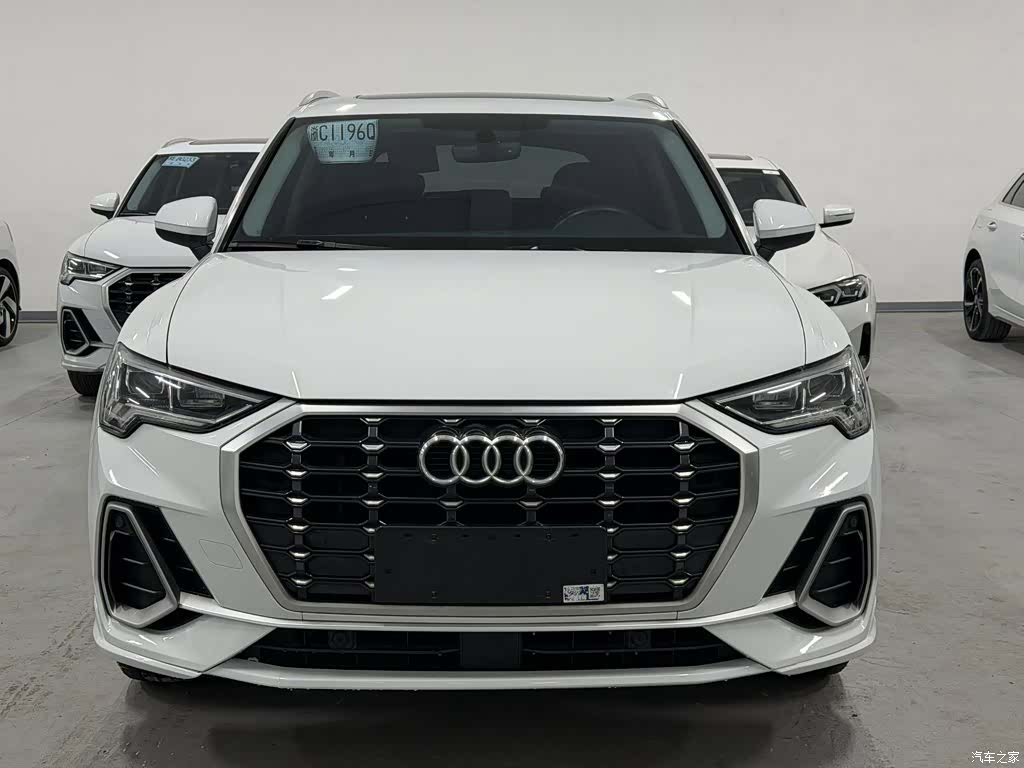 Audi Q3, 2022 2